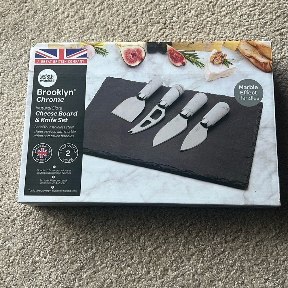 Taylor’s Eye Witness- Cheese and Knife Set